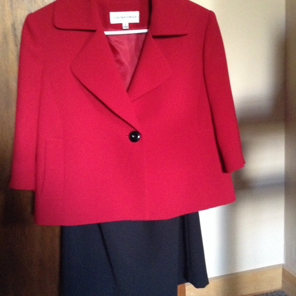 Jones New York Skirt Suit, size 8